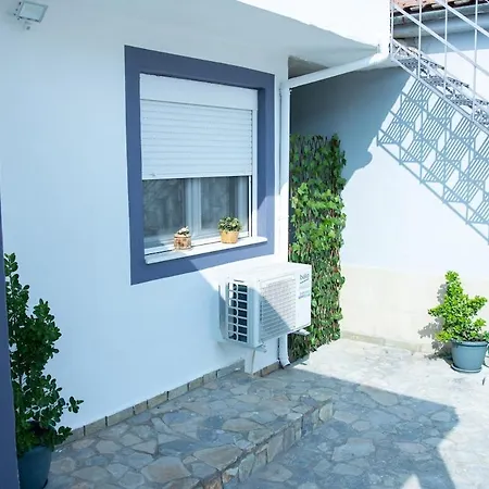 Eva's House With 2 Bedrooms And Private Courtyard Yiannouli