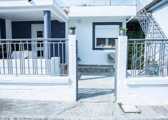 Eva's House With 2 Bedrooms And Private Courtyard * Yiannouli