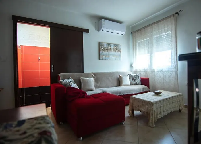 Eva's House With 2 Bedrooms And Private Courtyard Ferienhaus *