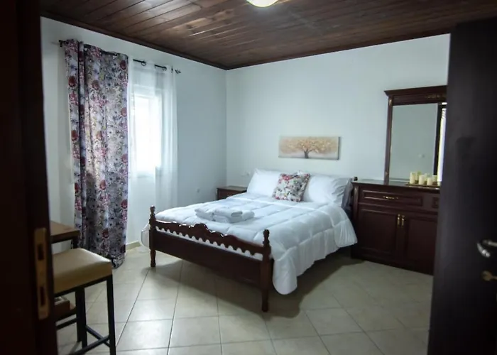 Nyaraló Eva's House With 2 Bedrooms And Private Courtyard Yiannouli
