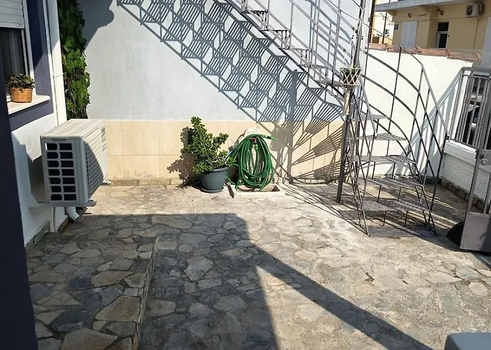 Eva's House With 2 Bedrooms And Private Courtyard